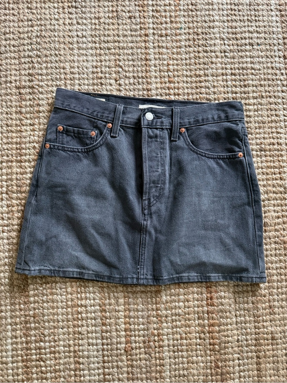 Levi’s Icon Skirt | Mid Rise | Washed Black Denim | Size 27